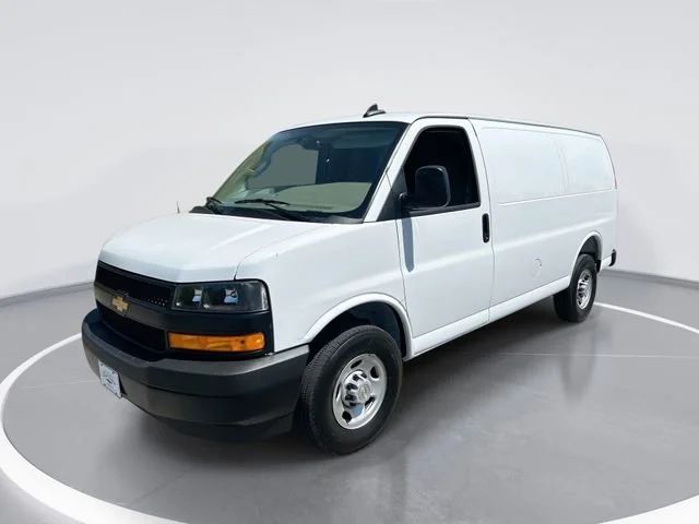 2025 Chevrolet Express 2500 Work Van HD's photo