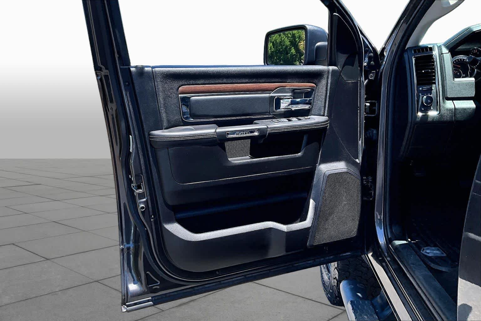 Used 2018 Granite Crystal Metallic Clearcoat Ram Laramie image 21