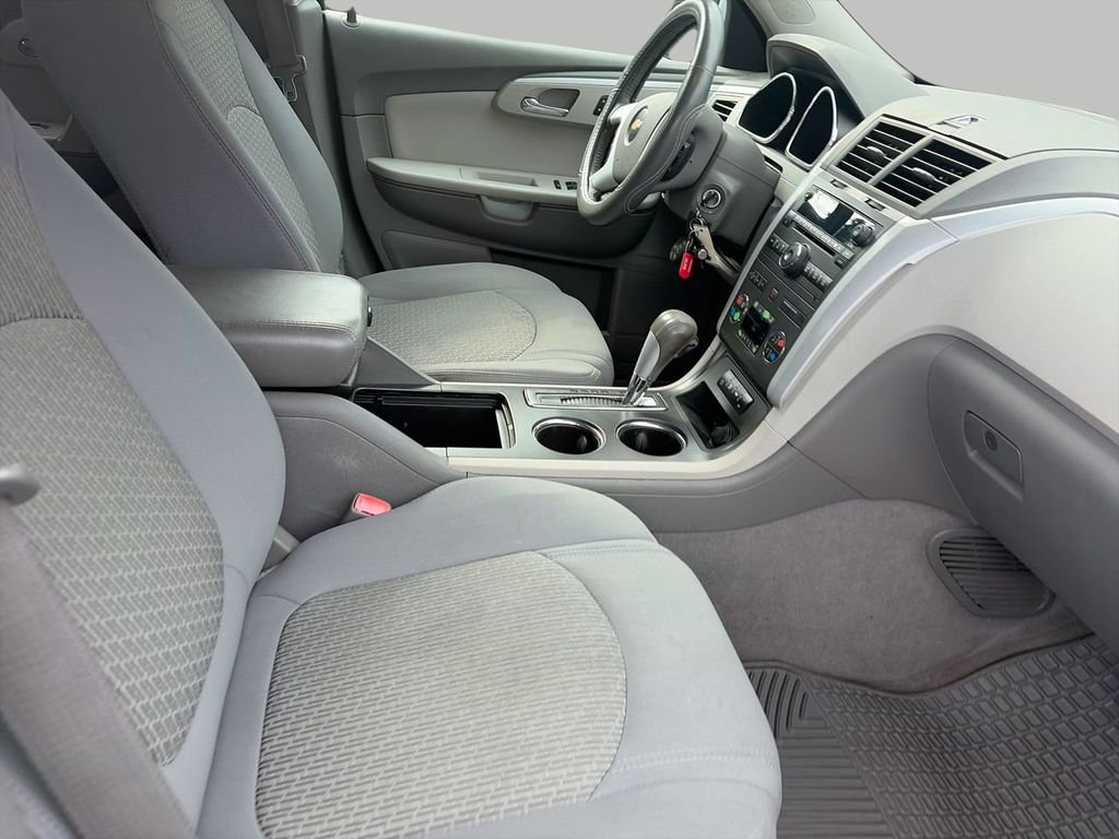 Used 2009 Silver Chevrolet LT image 9
