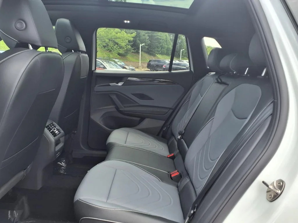 New 2026 Opal White with Deep Black Roof Volkswagen 2.0T SE R-Line Black image 23