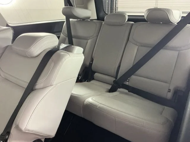 Used 2025 White Ford Platinum image 33