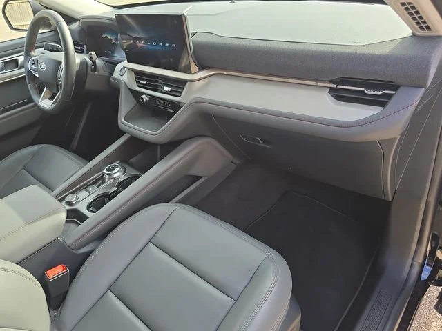 Used 2026 Agate Black Metallic Ford Active image 39