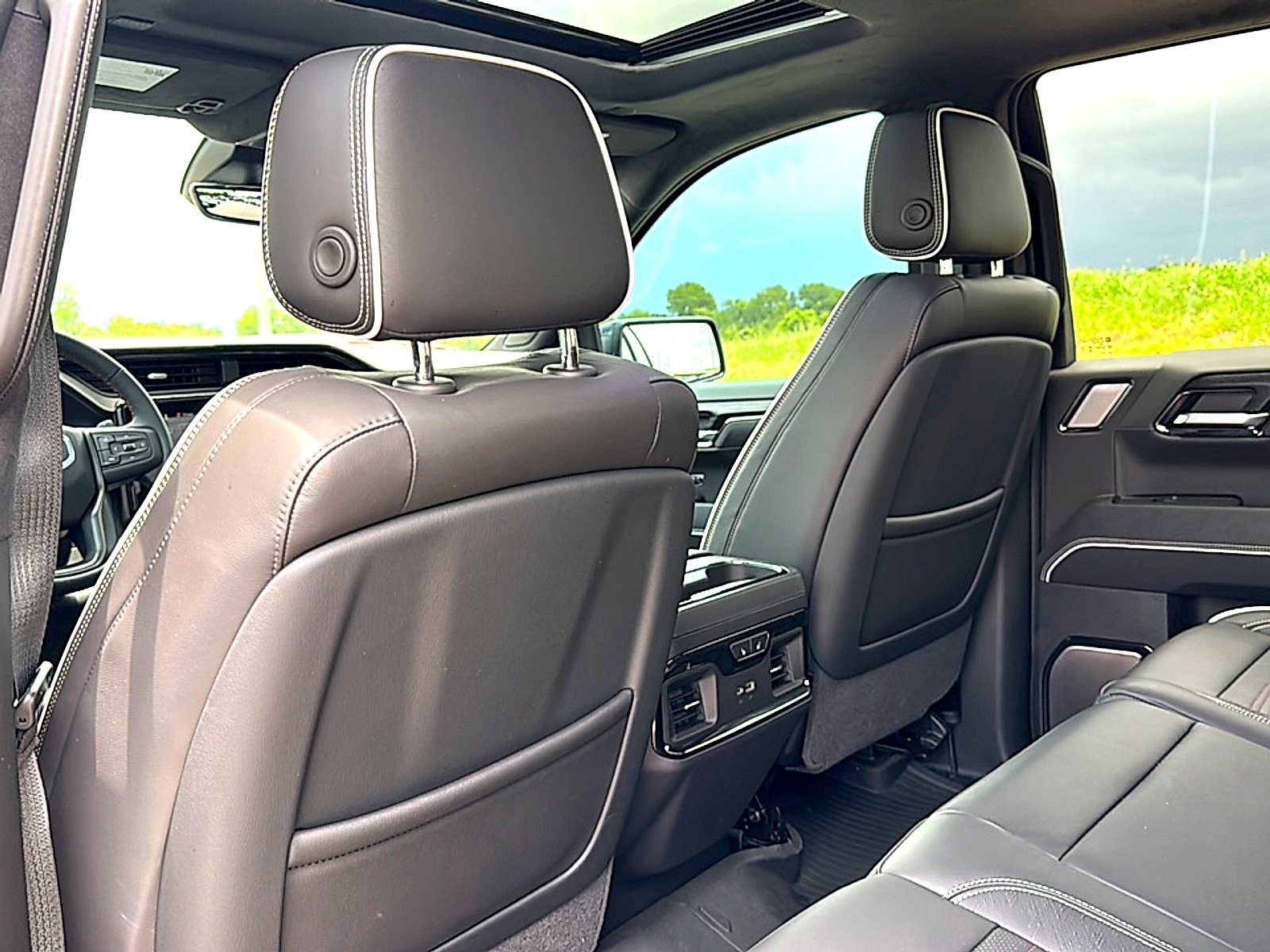 Used 2026 Onyx Black GMC Crew Cab, Short Bed, AT4X, 4WD image 18