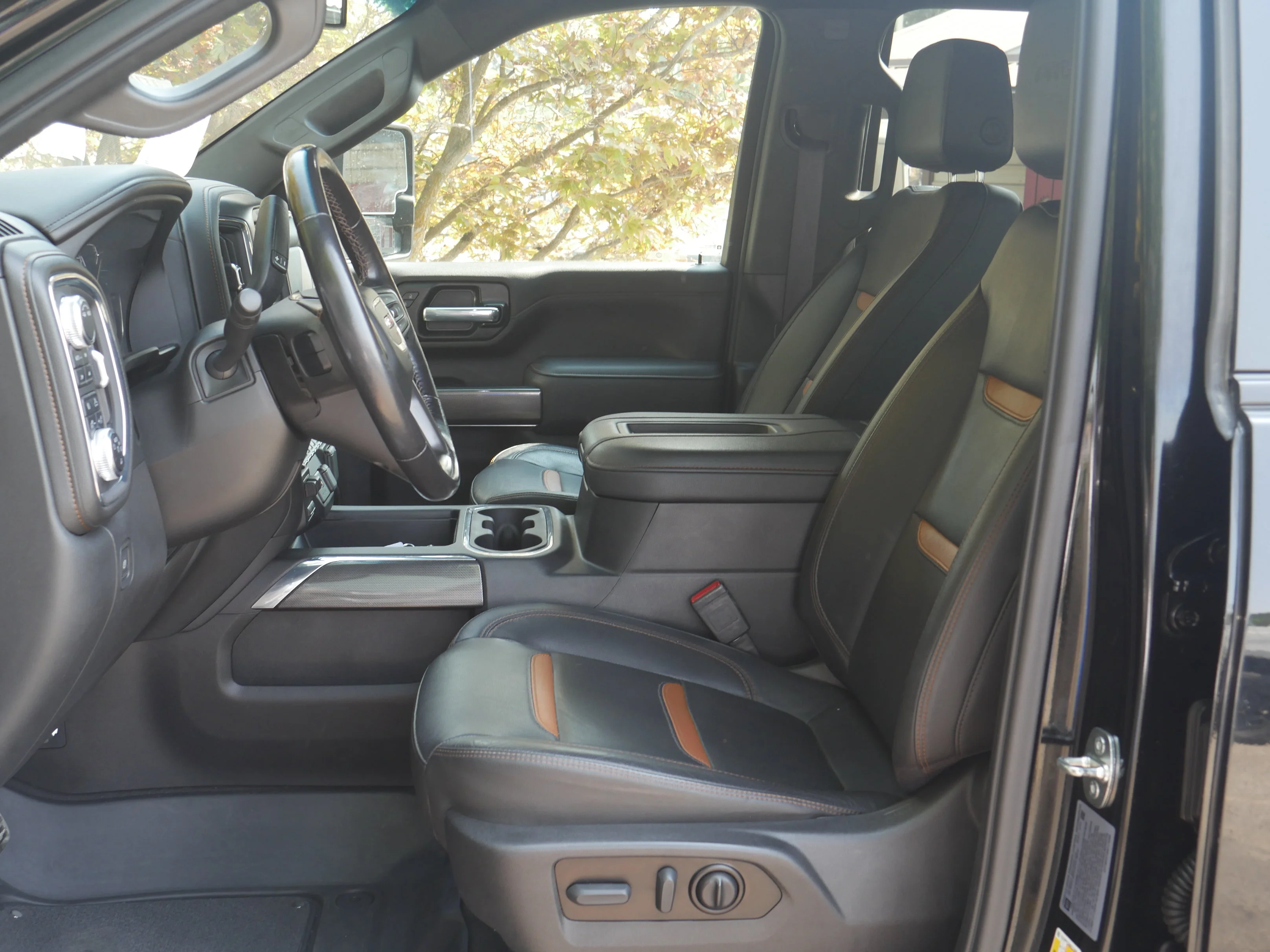 Used 2022 Onyx Black GMC AT4 image 3