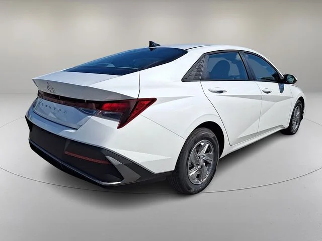 New 2026 White Hyundai SE image 4