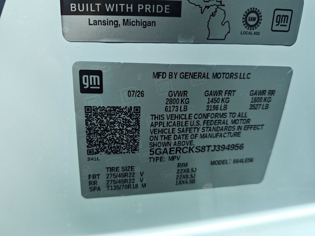 New 2026 Iridescent White Tricoat Buick Avenir image 27