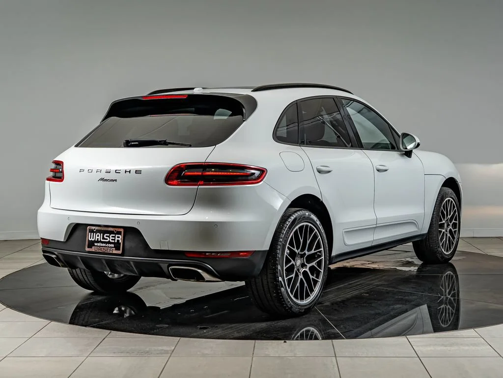 Used 2018 White Porsche  image 9