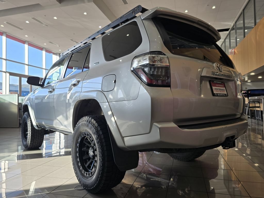Used 2022 Classic Silver Metallic Toyota SR5 image 25