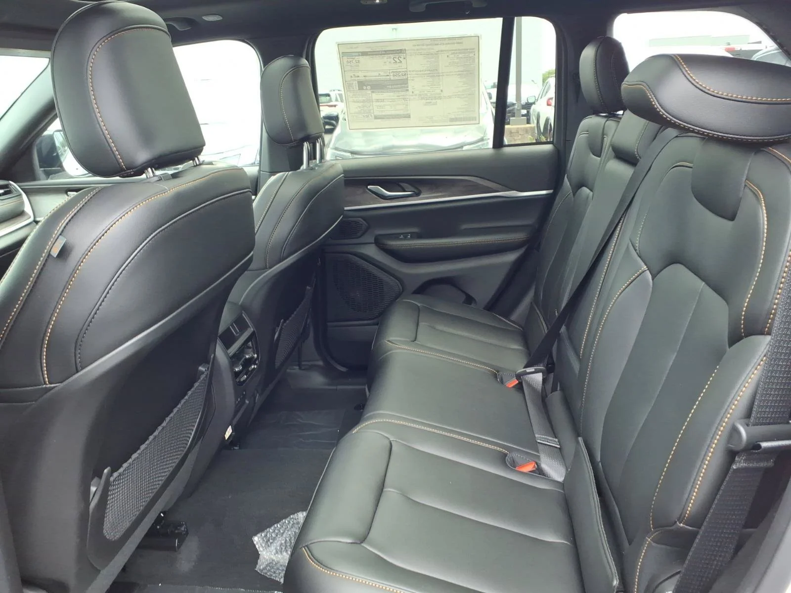 New 2026 Bright White Clear-Coat Exterior Paint Jeep  image 16