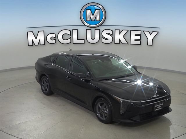 Used 2025 Black Kia LXS image 31