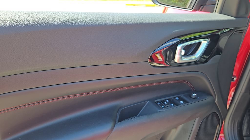 Used 2025 Red Hot Pearlcoat Jeep Trailhawk image 7