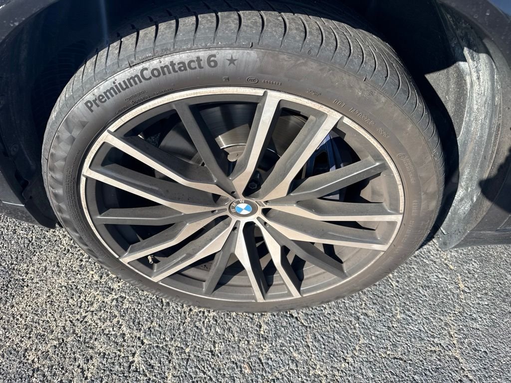 Used 2019 Black BMW xDrive40i image 5