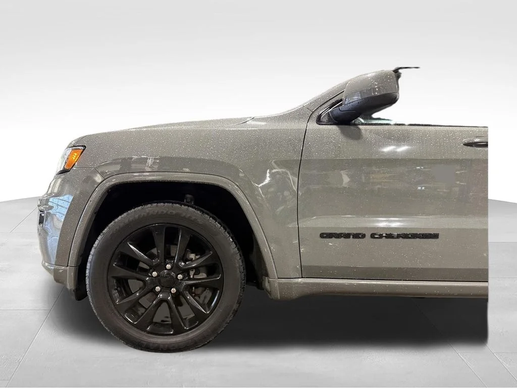Used 2020 Gray Jeep Altitude image 25