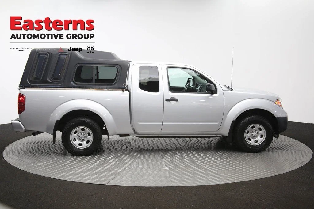 Used 2019 Silver Nissan S image 39