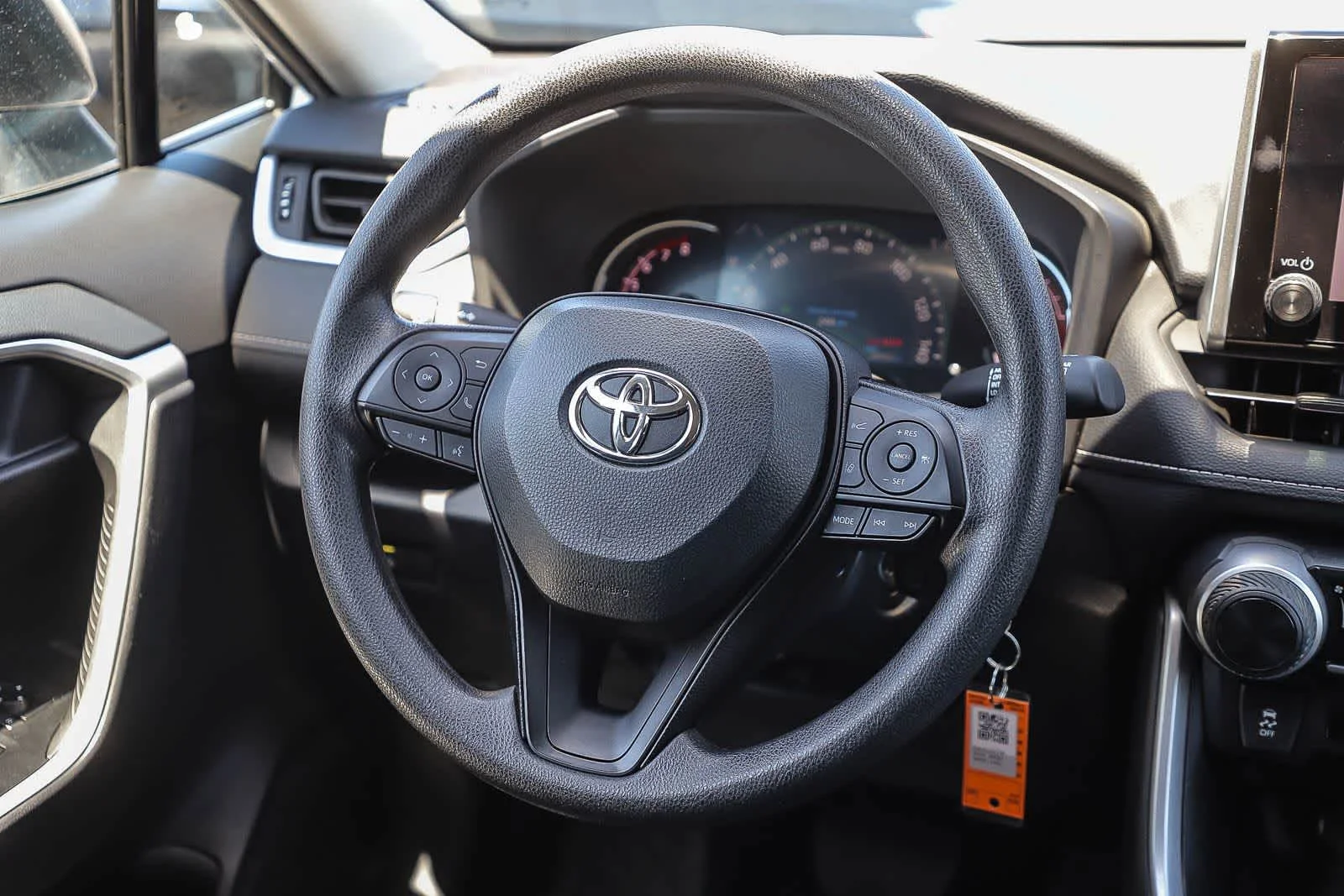 2024 Toyota RAV4 LE - Photo 16