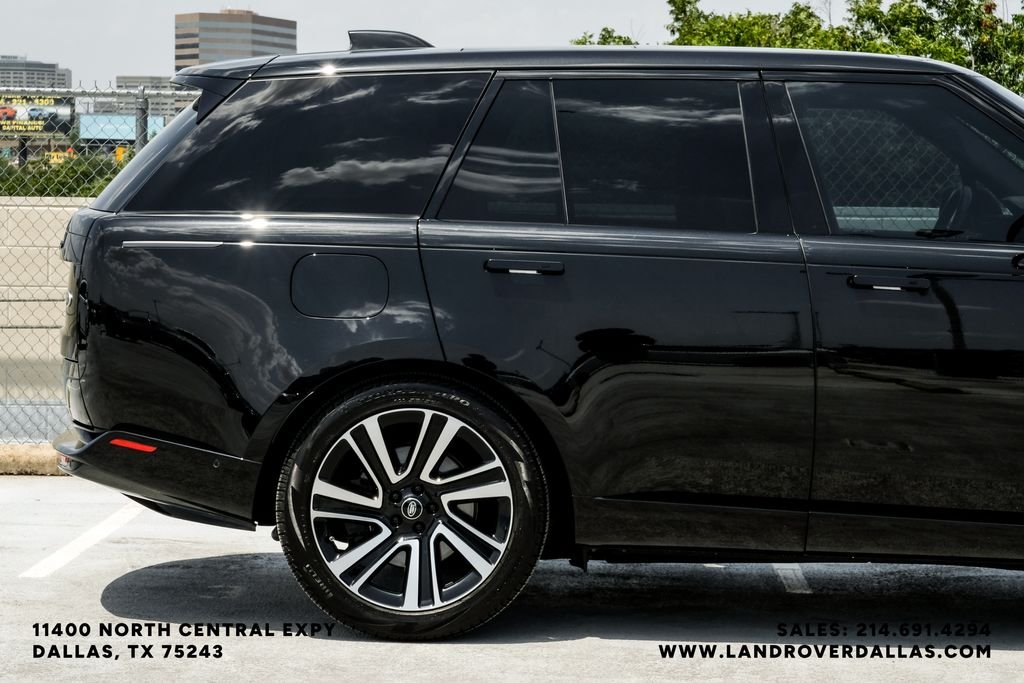 Used 2023 Santorini Black Metallic Land Rover SE image 6