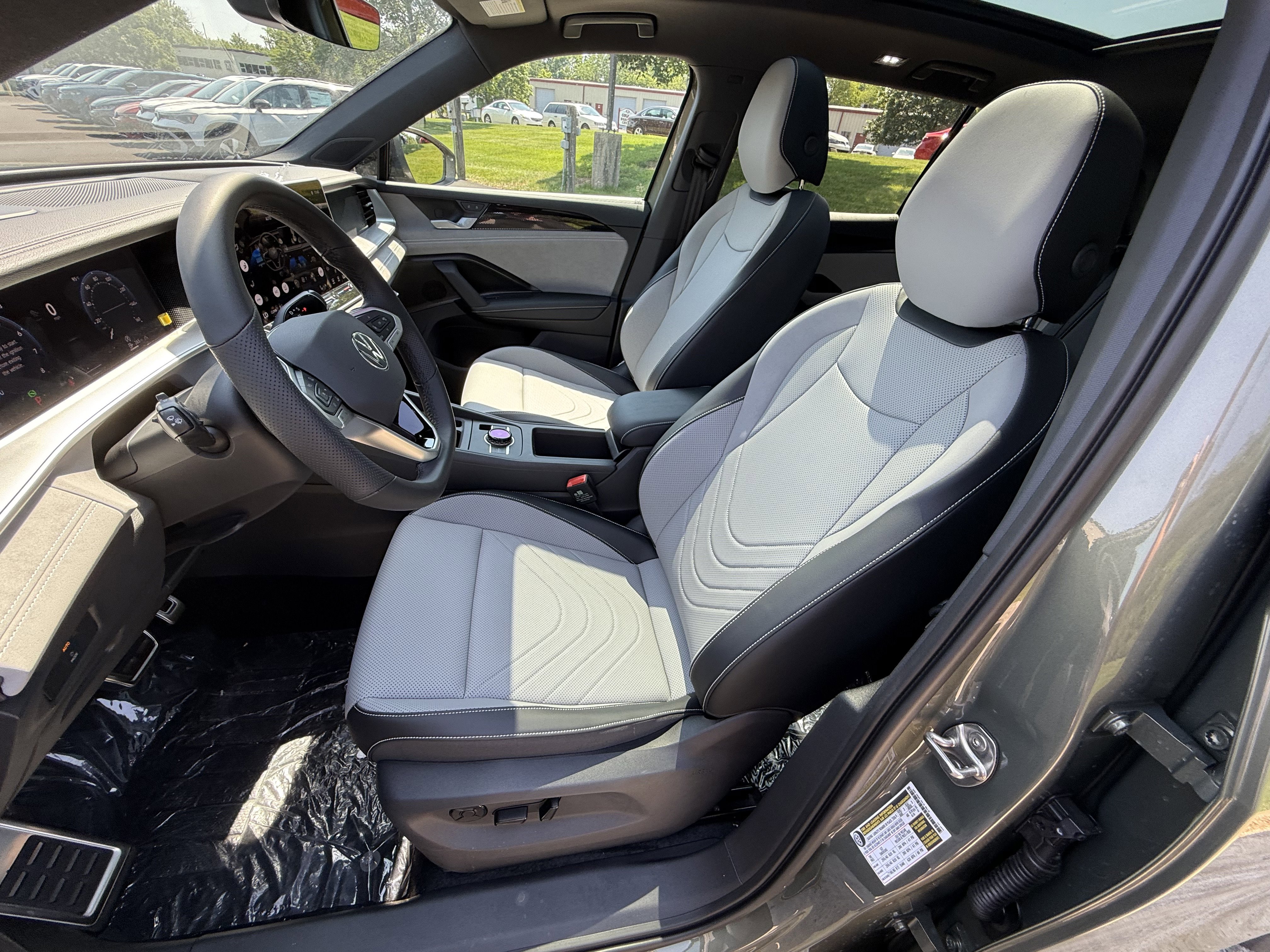 New 2026 Avocado Green W/Deep Black Roof Volkswagen SE R-Line Black image 23