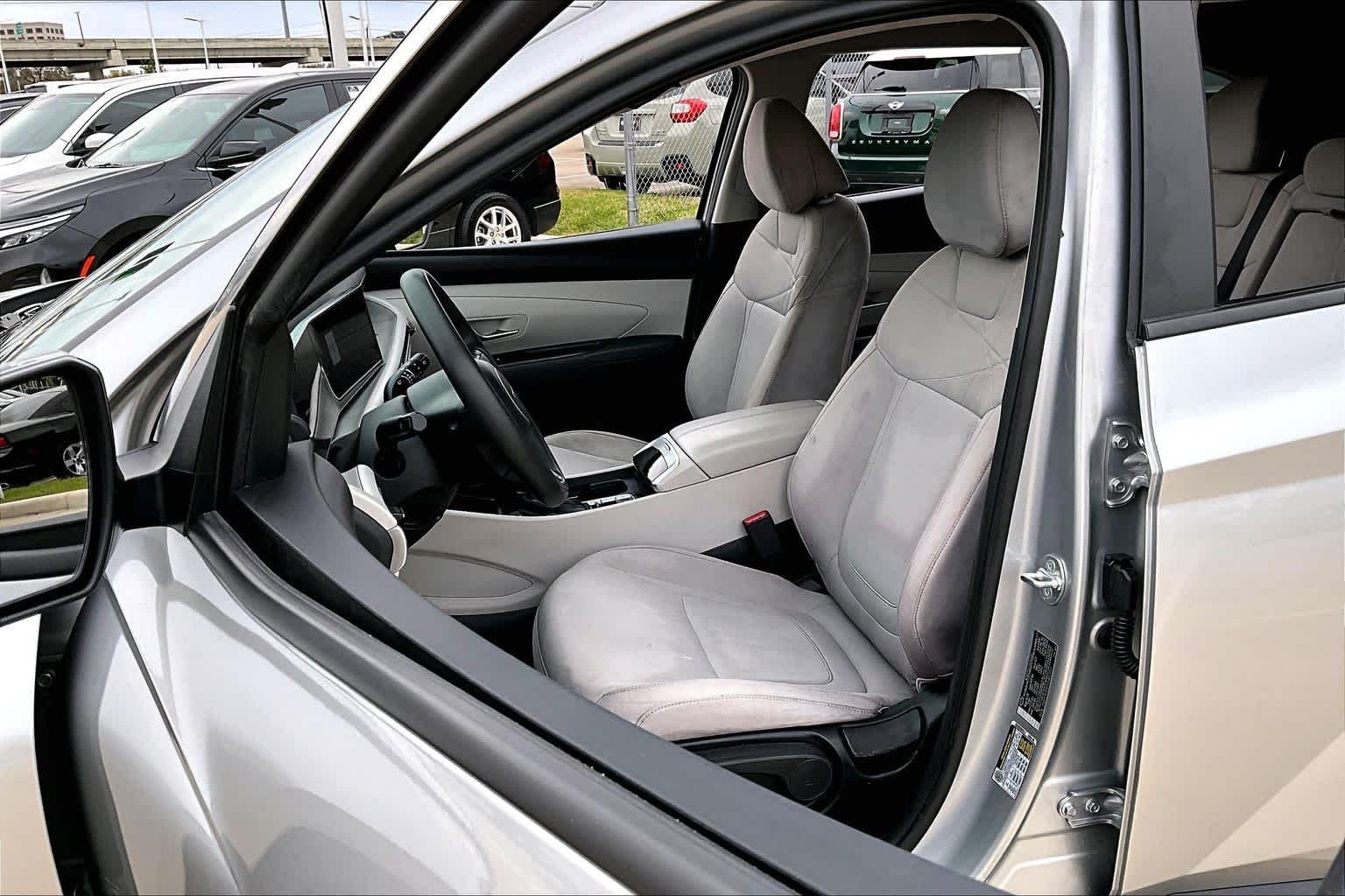 Used 2025 Shimmering Silver Hyundai SE image 8