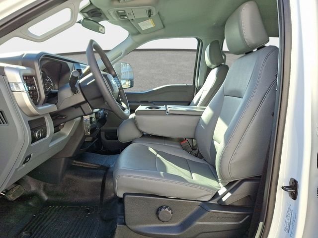 2025 Ford F-350 Super Duty Chassis Cab XL - Photo 9