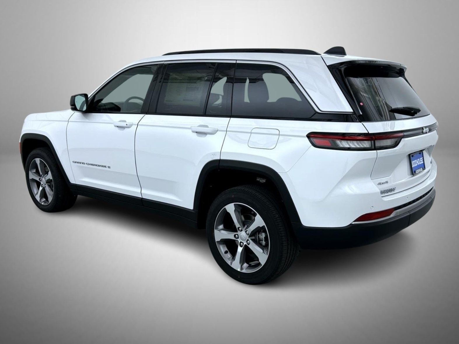 New 2026 Bright White Clear-Coat Exterior Paint Jeep Limited image 7