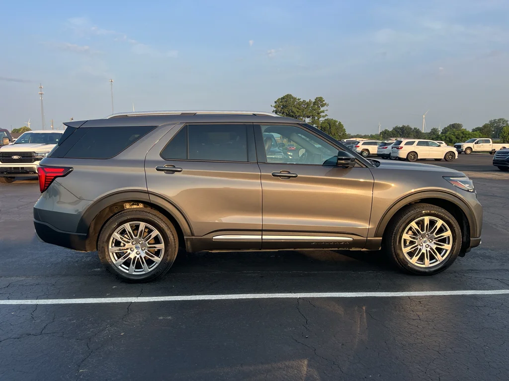 Used 2025 Carbonized Gray Metallic Ford Platinum image 4