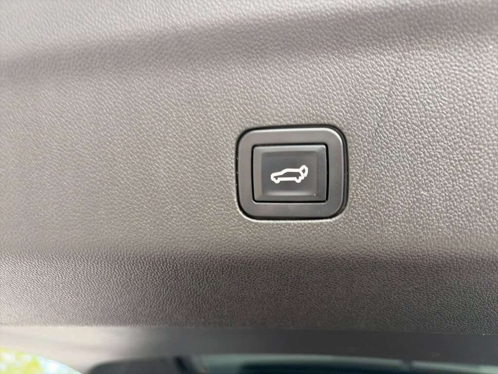 Used 2023 STERLING METALLIC GMC SLE image 8