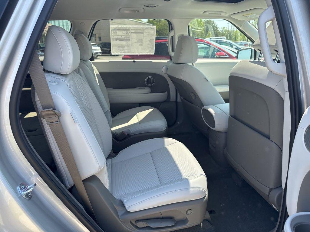 New 2026 Silver Hyundai SEL Premium AWD image 32