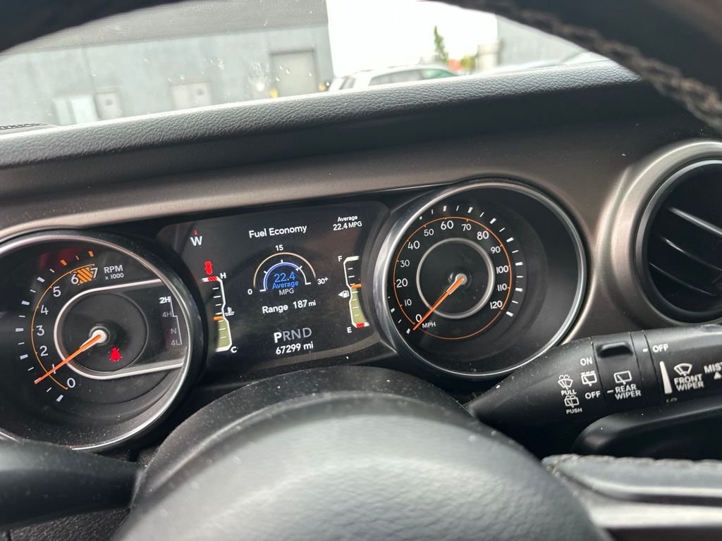Used 2020 Green Jeep Sport image 19