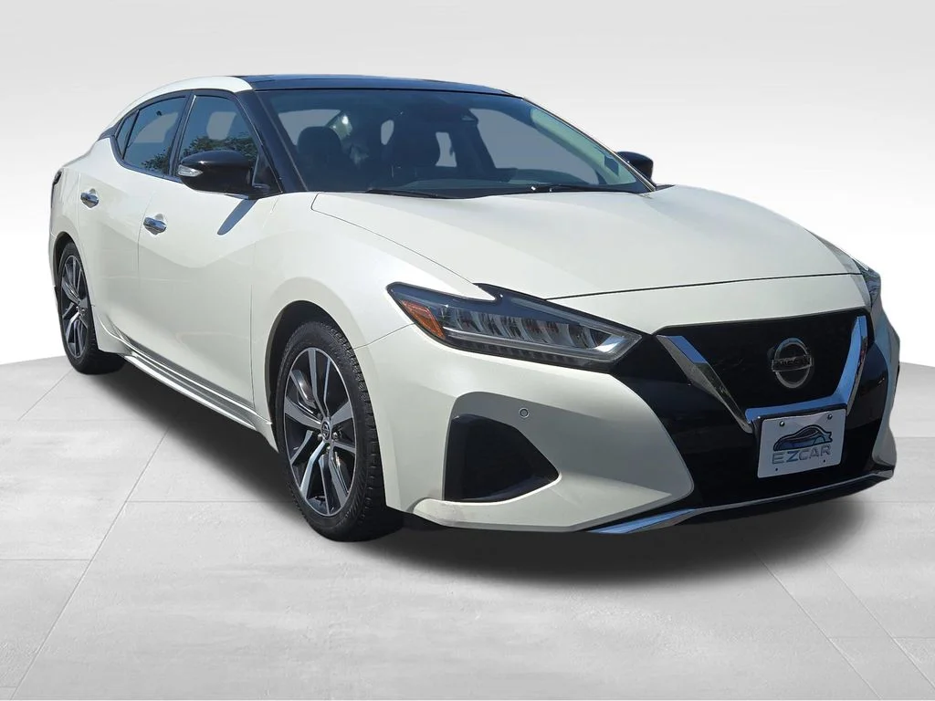 Used 2020 White Nissan 3.5 SL image 1