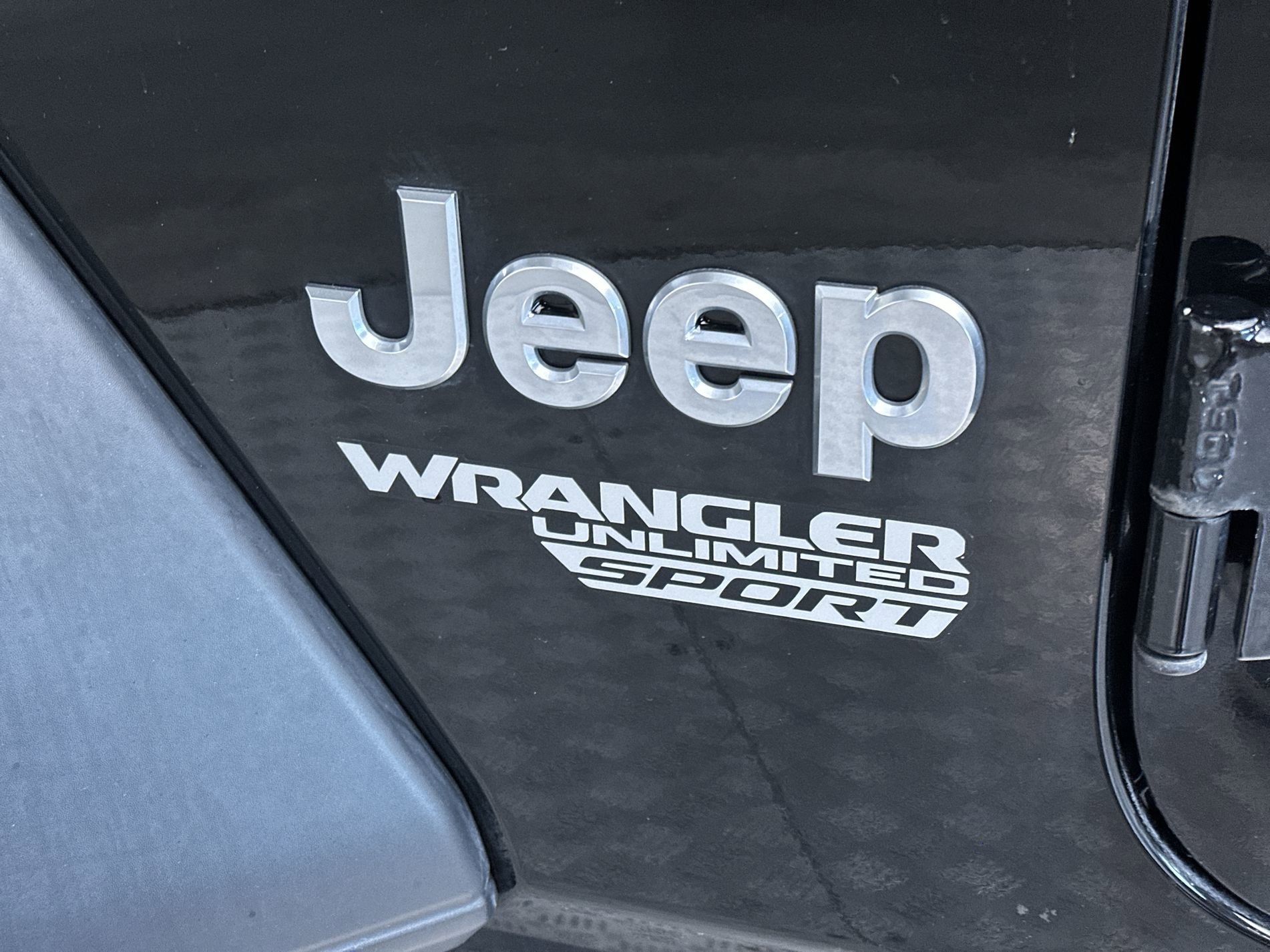 Used 2019 Black Clearcoat Jeep Sport S image 23