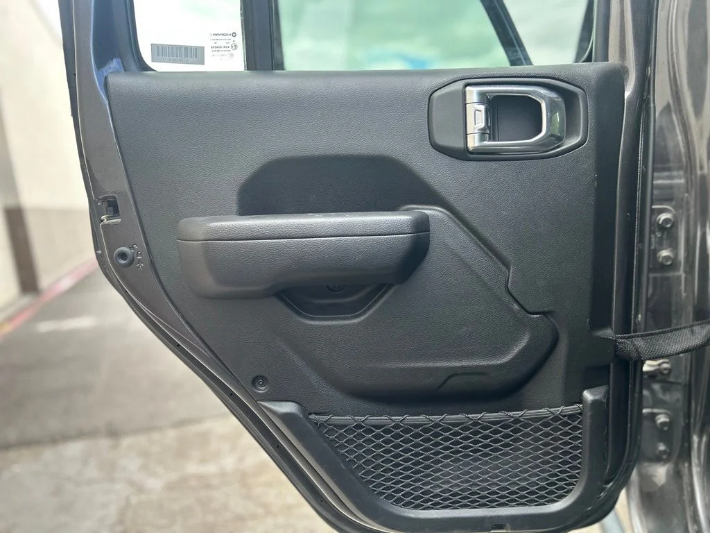 Used 2018 Crystal Metallic Jeep Unlimited Rubicon image 20