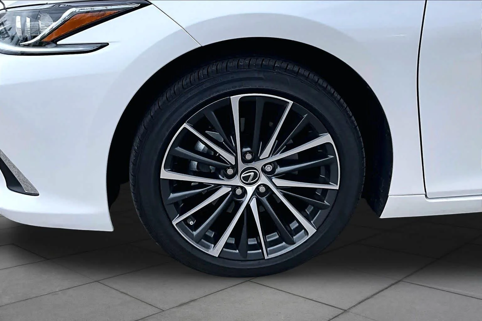 Used 2025 Eminent White Pearl Lexus  image 11