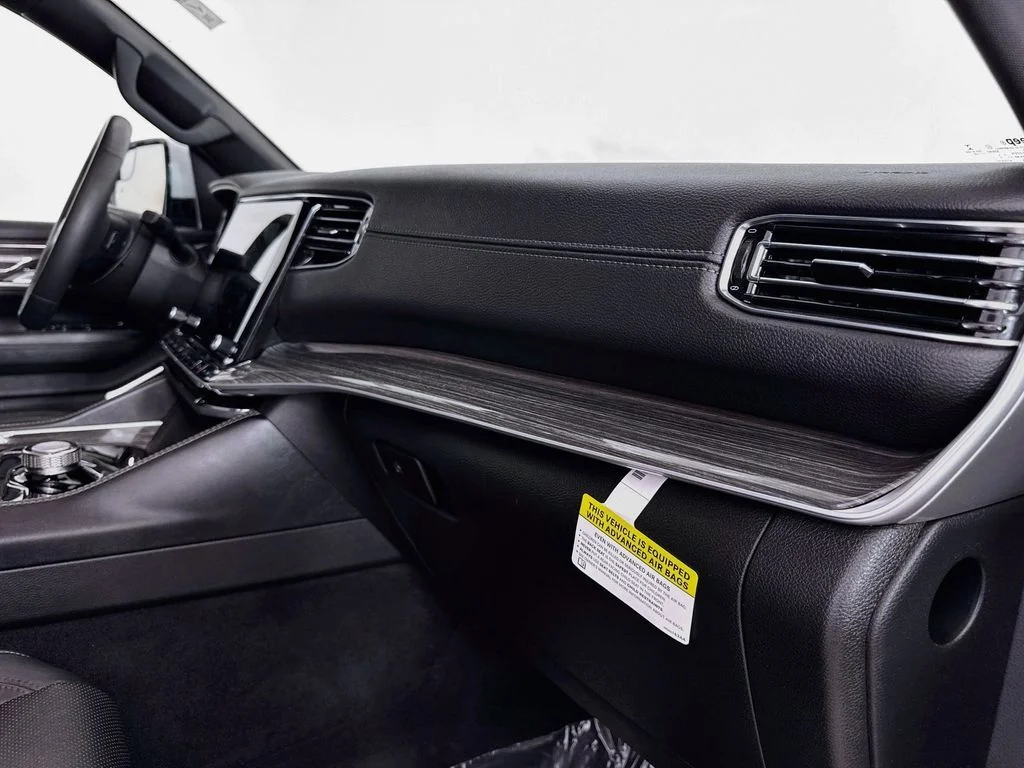 Used 2022 White Jeep Series II image 31
