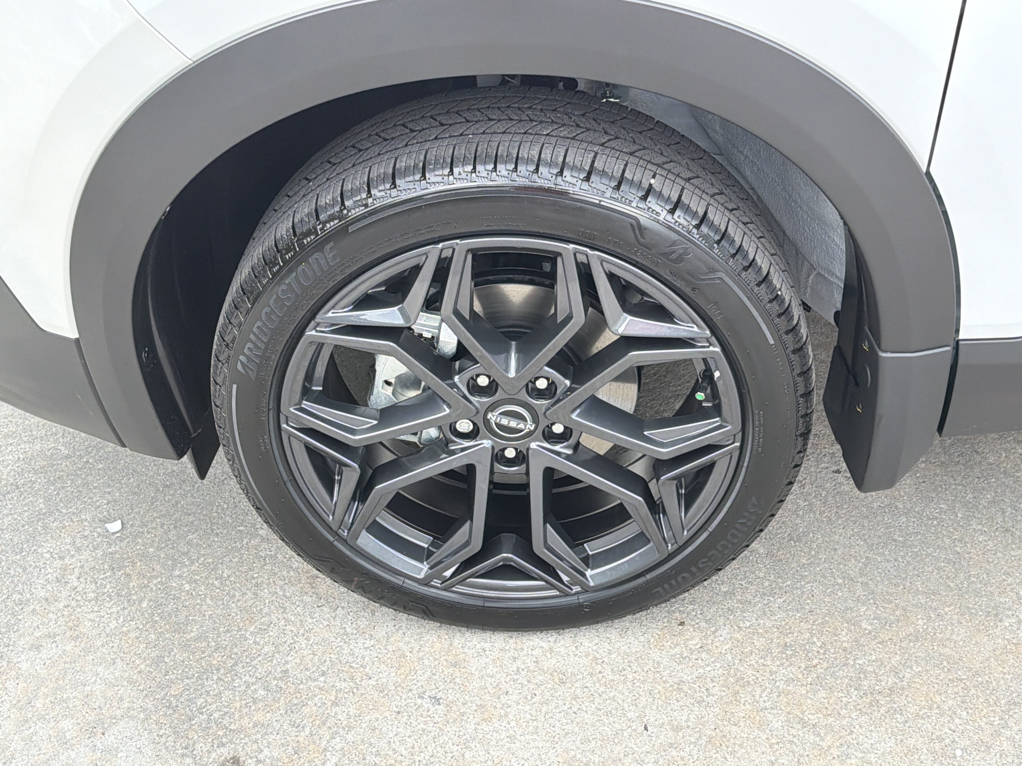 New 2026 Aspen White Tricoat/Super Black Nissan SR image 12