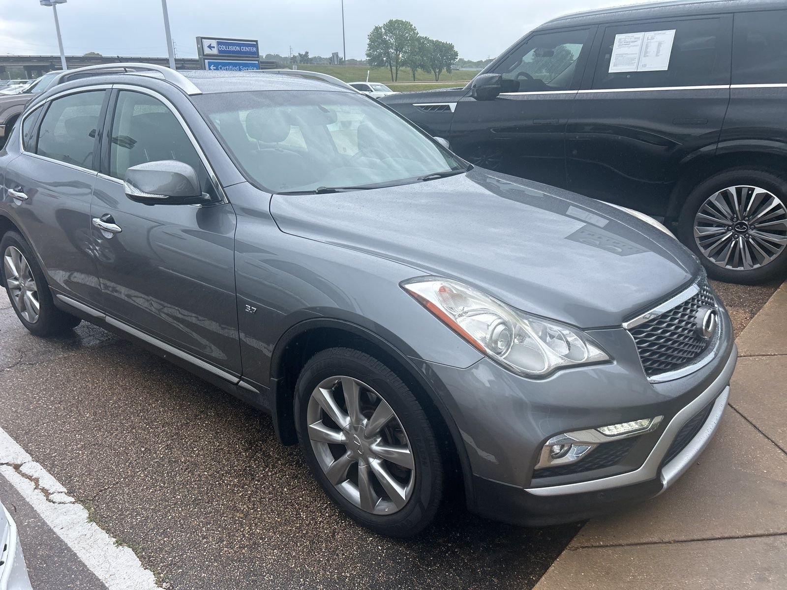 Used 2017 Gray INFINITI Base image 8