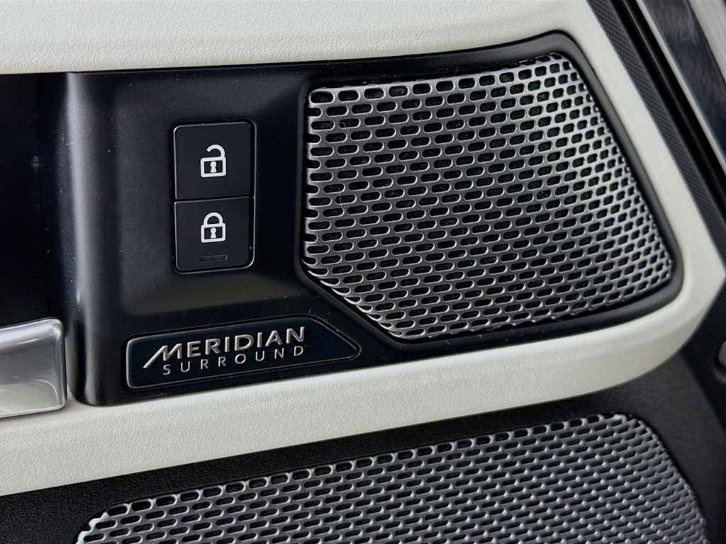 Certified Used 2022 Black Land Rover X-Dynamic SE image 20