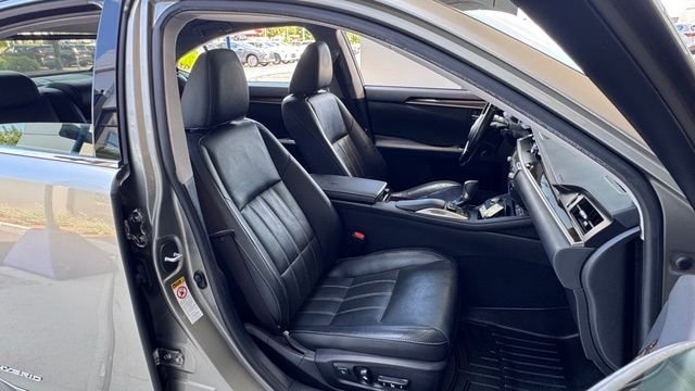Used 2017 Atomic Silver Lexus 300h image 23