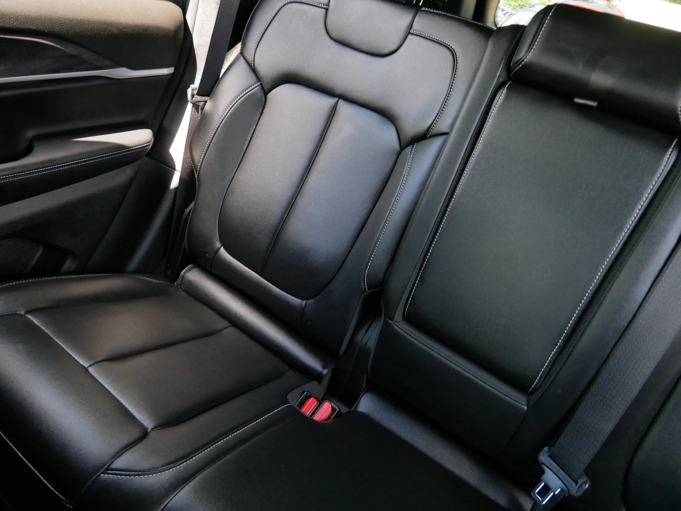 Used 2025 Diamond Black Crystal Pearlcoat Jeep Limited image 12