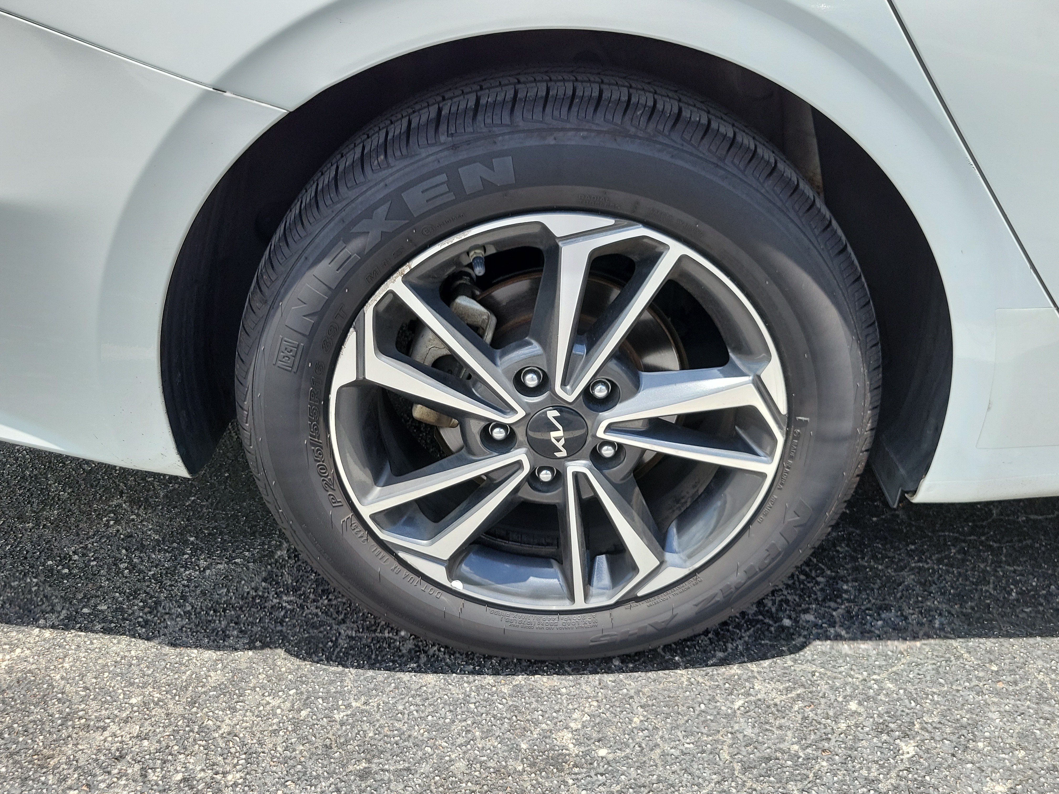 Used 2024 Snow White Pearl Kia LXS image 4