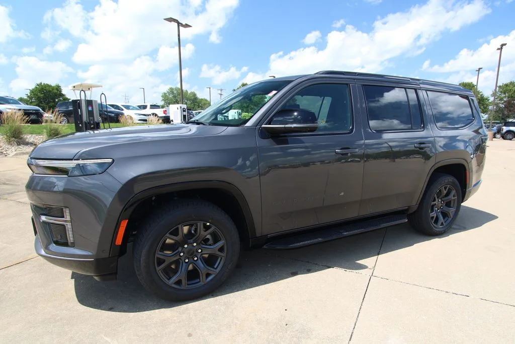 New 2026 Baltic-Gray Metallic Clear-Coat Exterior Paint Jeep Limited Altitude image 20