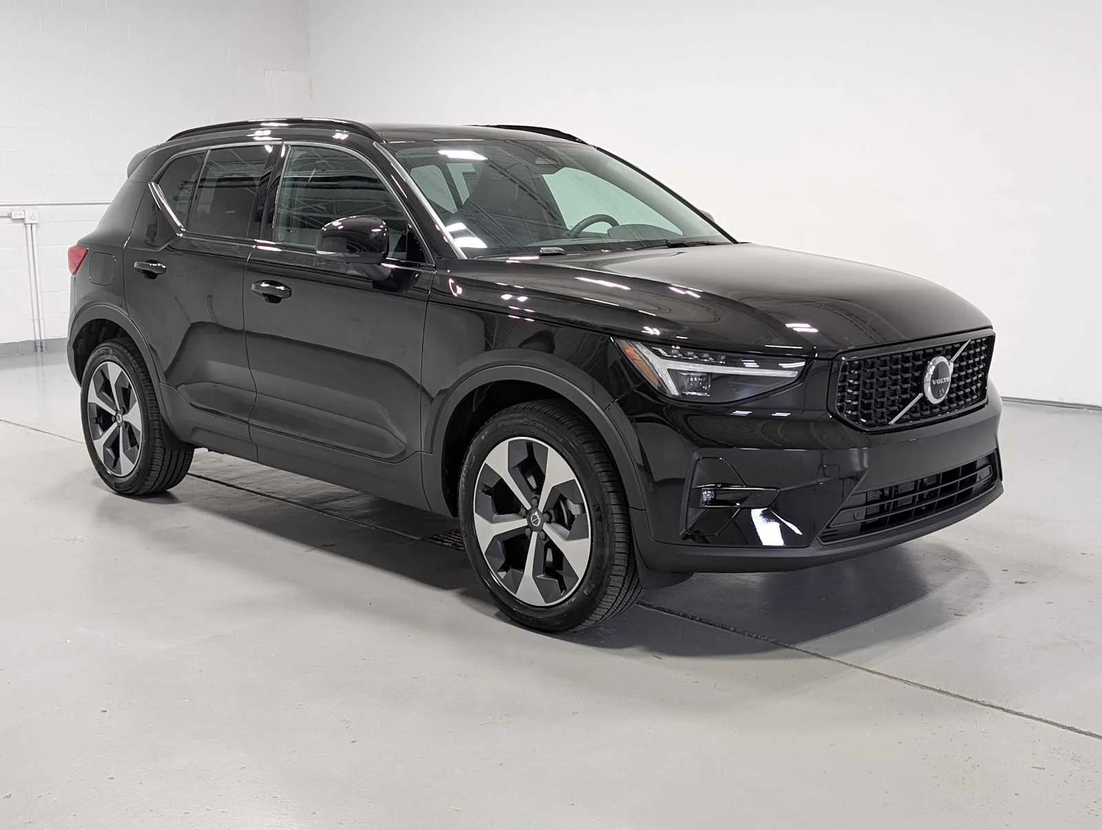Used 2026 Onyx Black Volvo Plus image 6