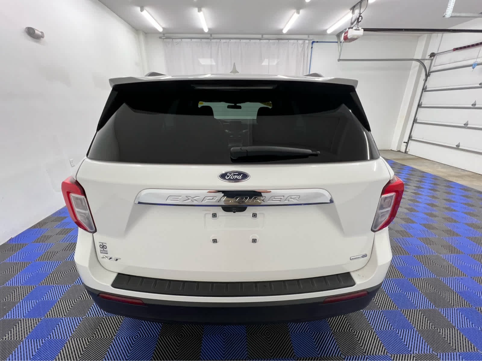 Used 2020 Star White Metallic Tri-Coat Ford XLT image 9
