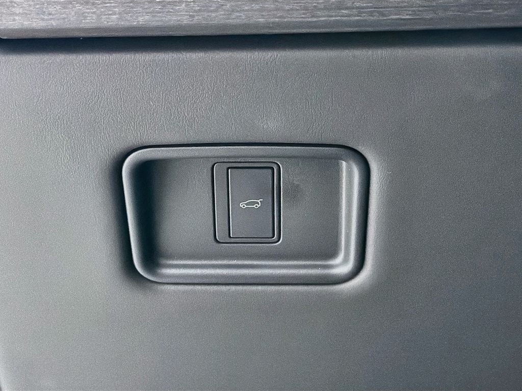 New 2026 Fuji White Land Rover SE image 10