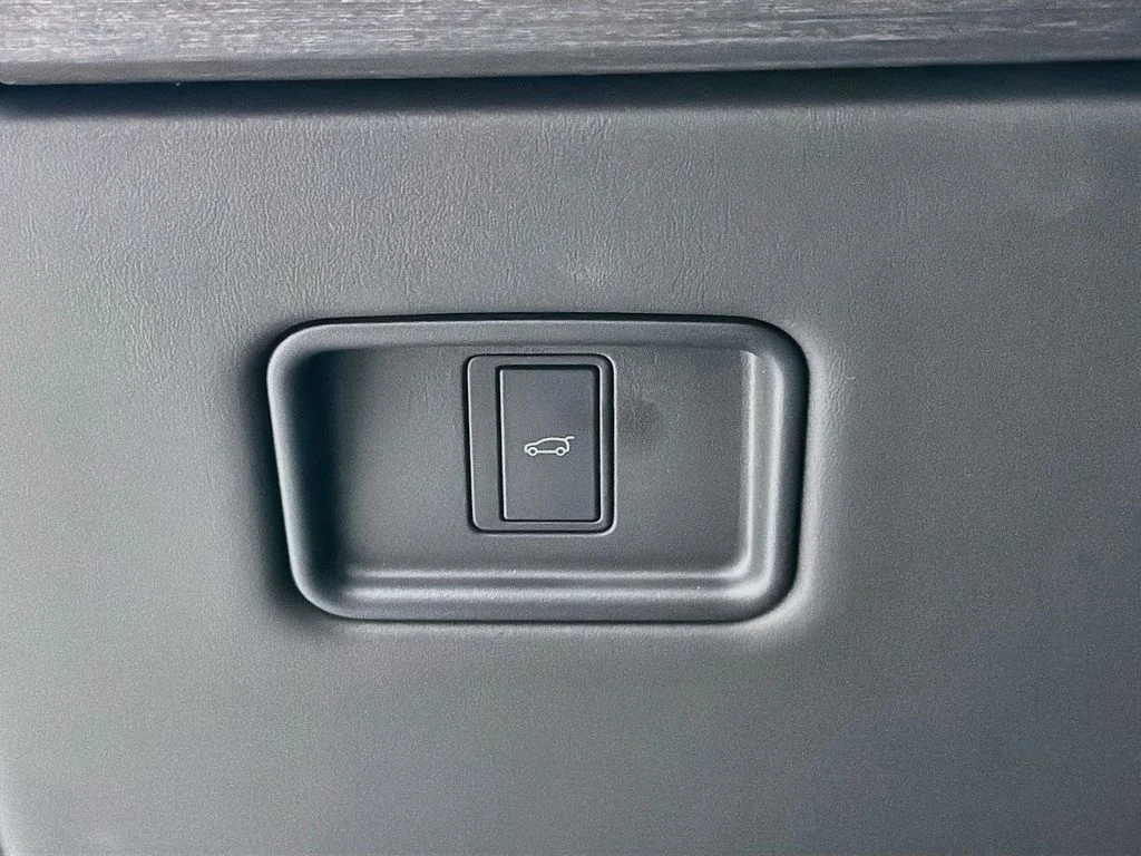 New 2026 Fuji White Land Rover SE image 10