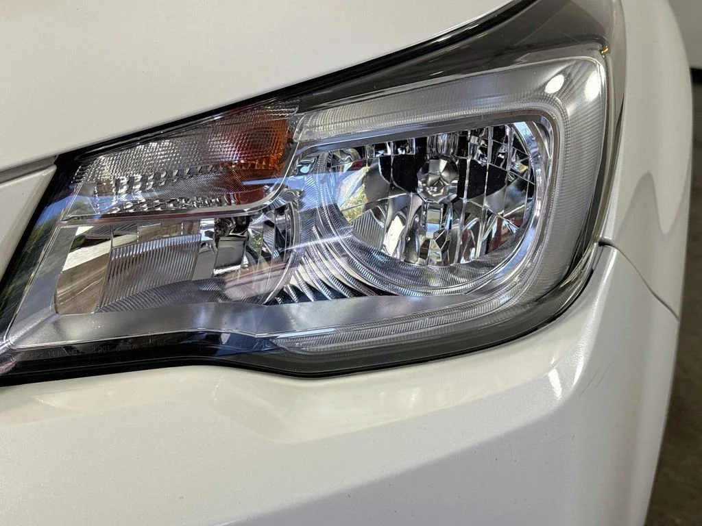 Used 2018 White Subaru 2.5i Premium image 37