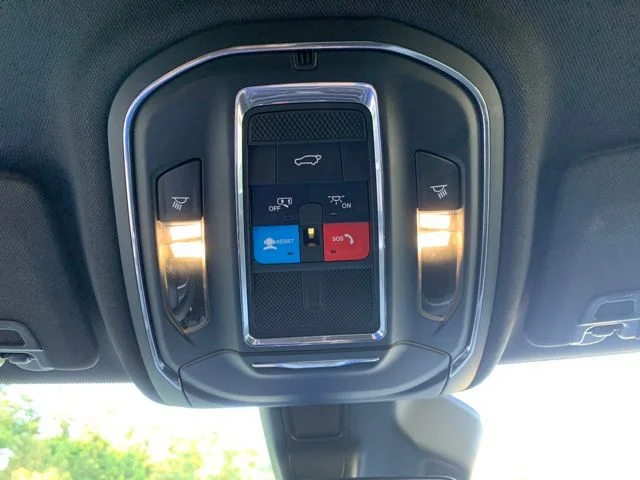 Used 2025 White Jeep Altitude image 33