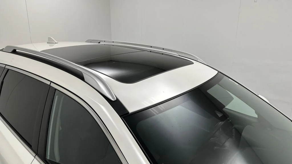 Used 2020 White Nissan SV image 12