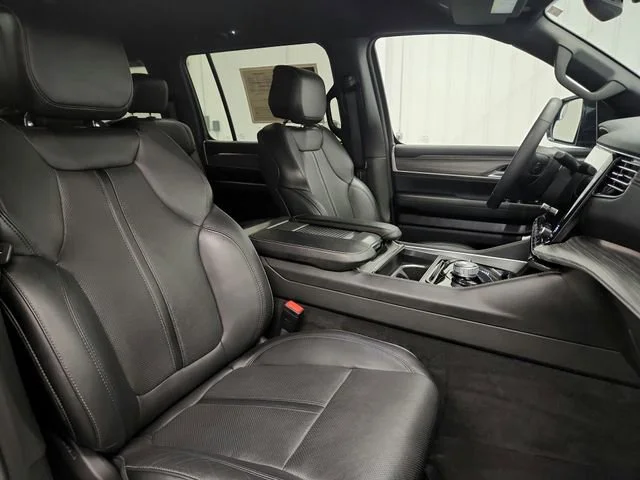 2024 Jeep Wagoneer L Series II - Photo 38
