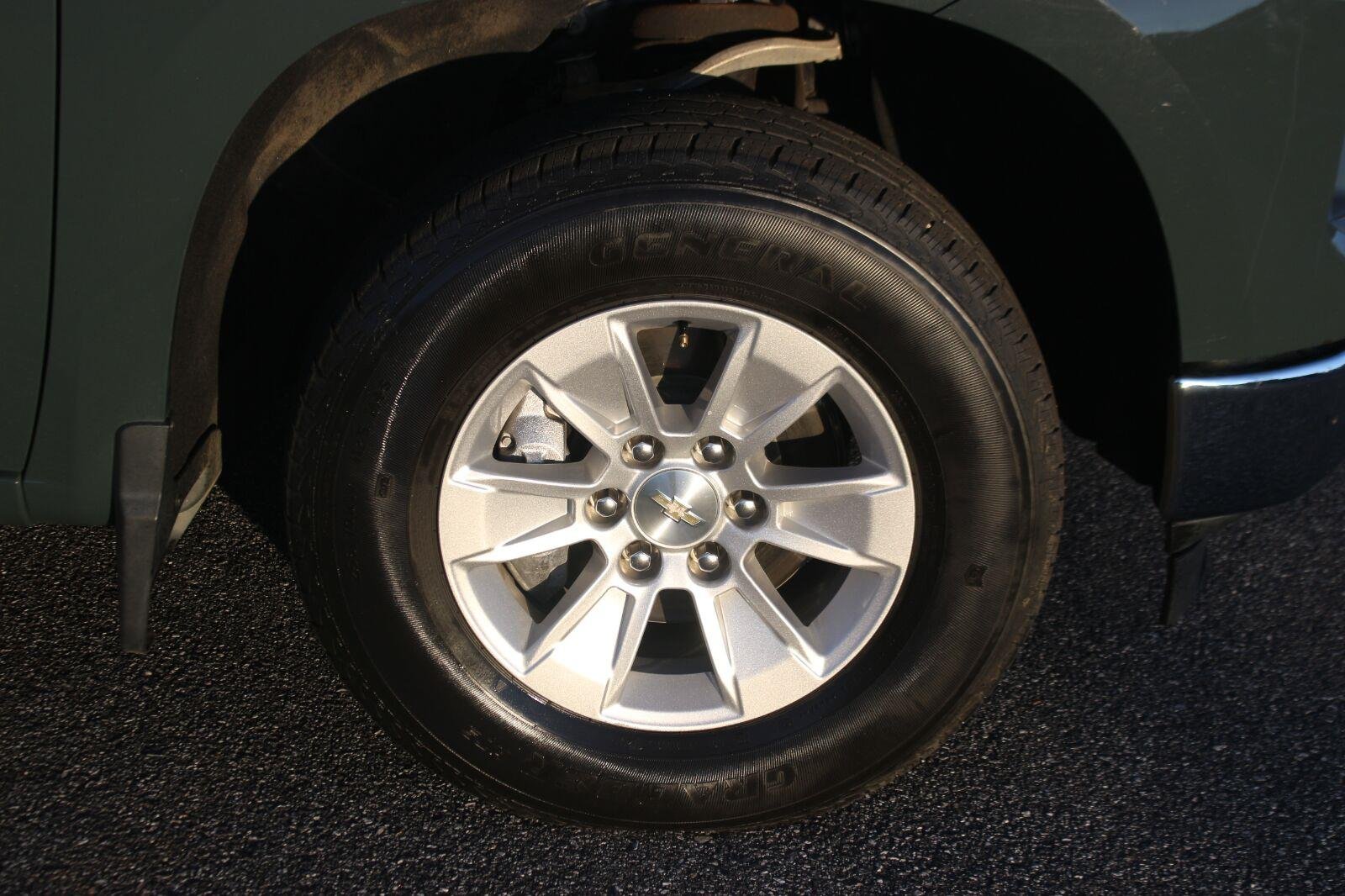 Used 2025 Cypress Gray Chevrolet LT image 37