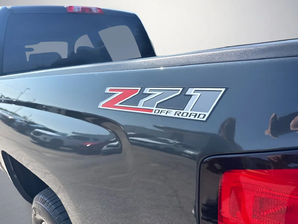 Used 2017 GRAPHITE METALLIC Chevrolet LT image 31